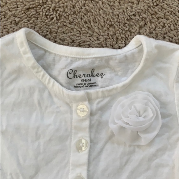 Adorable lightweight button up - Picture 2 of 2